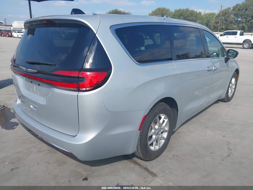 2024 CHRYSLER PACIFICA auction photo 4