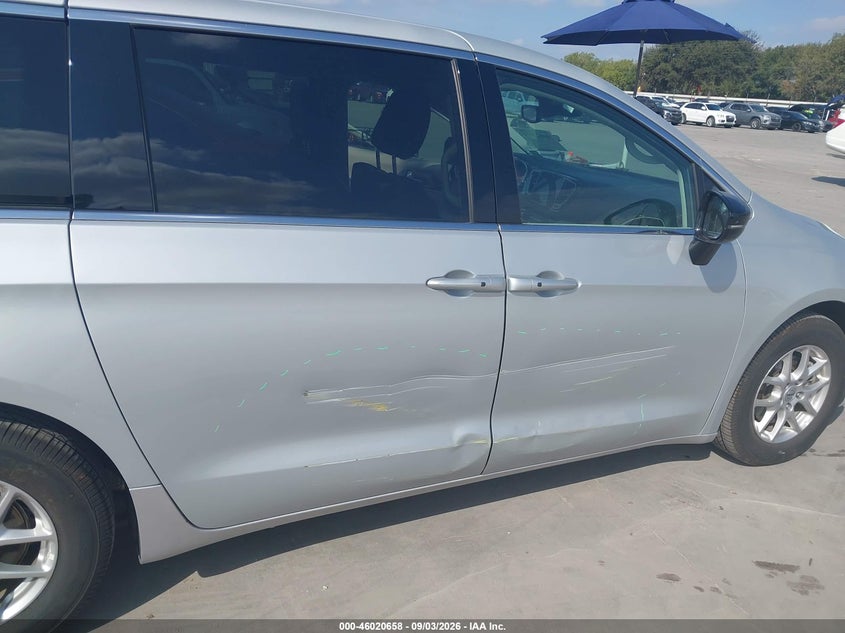 2024 CHRYSLER PACIFICA auction photo 6