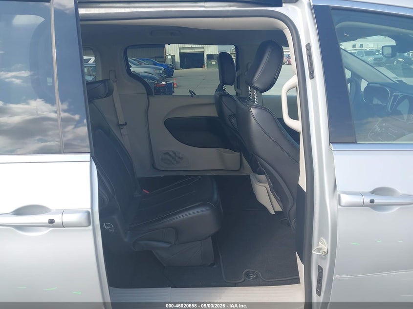 2024 CHRYSLER PACIFICA auction photo 8