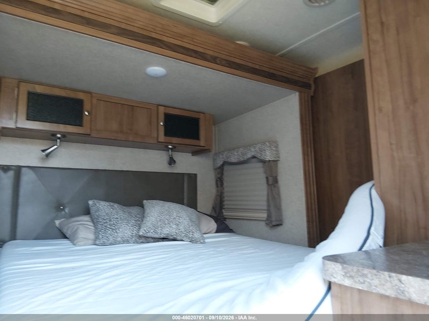 2016 ROCKWOOD ULTRA V auction photo 8