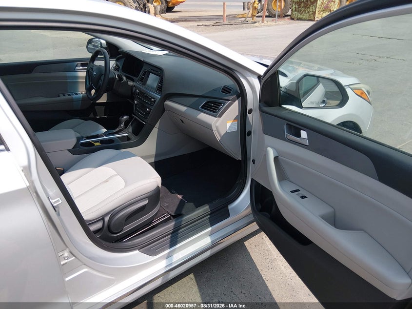 2017 HYUNDAI SONATA HYBRID auction photo 5
