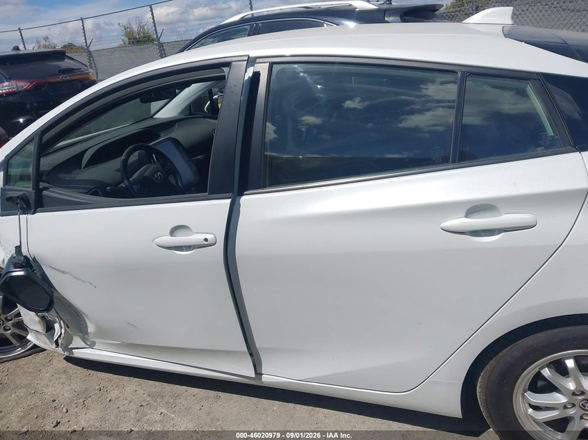 TOYOTA PRIUS PRIME - zdjęcie 14