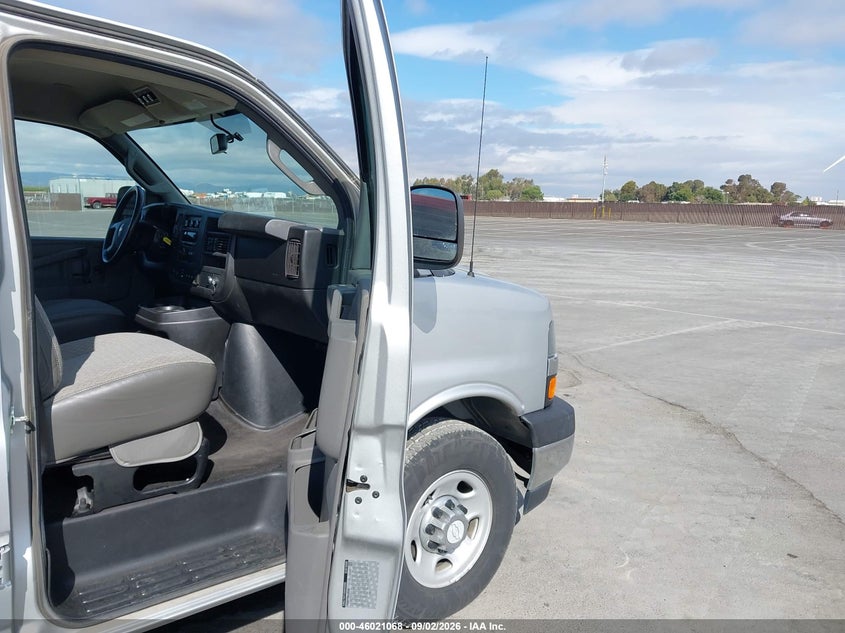 2017 CHEVROLET EXPRESS 3500 auction photo 5