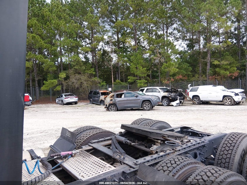 2020 INTERNATIONAL LT auction photo 6