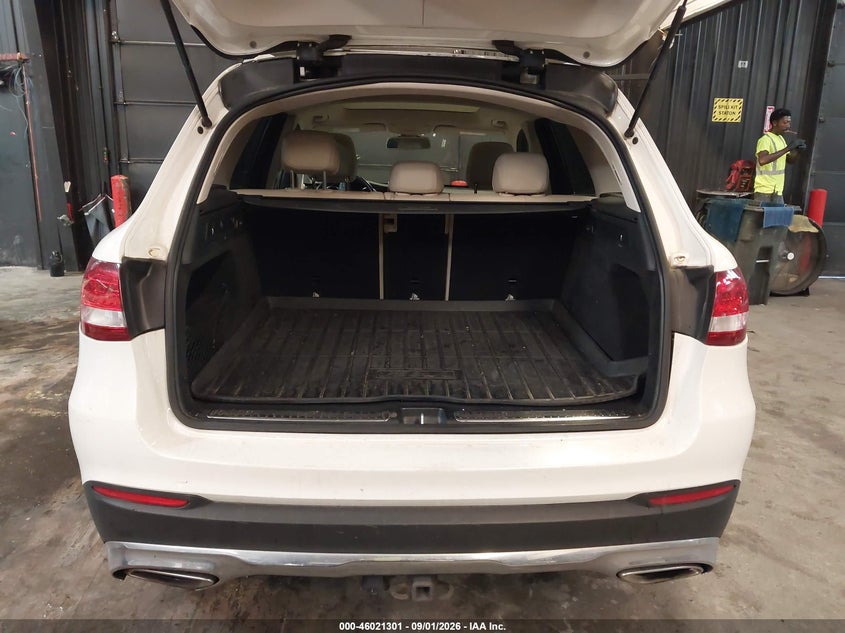 MERCEDES-BENZ GLC 300 - zdjęcie 18