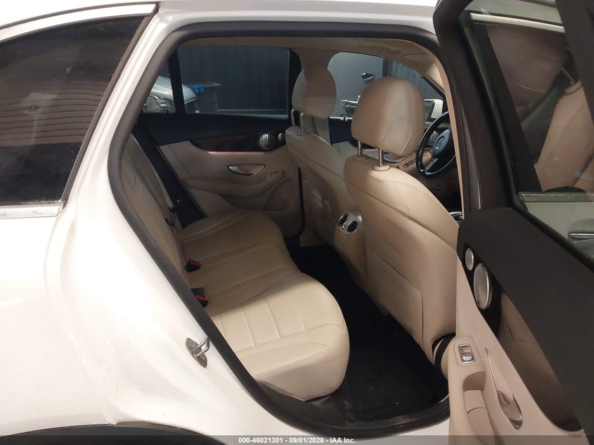 MERCEDES-BENZ GLC 300 - zdjęcie 8