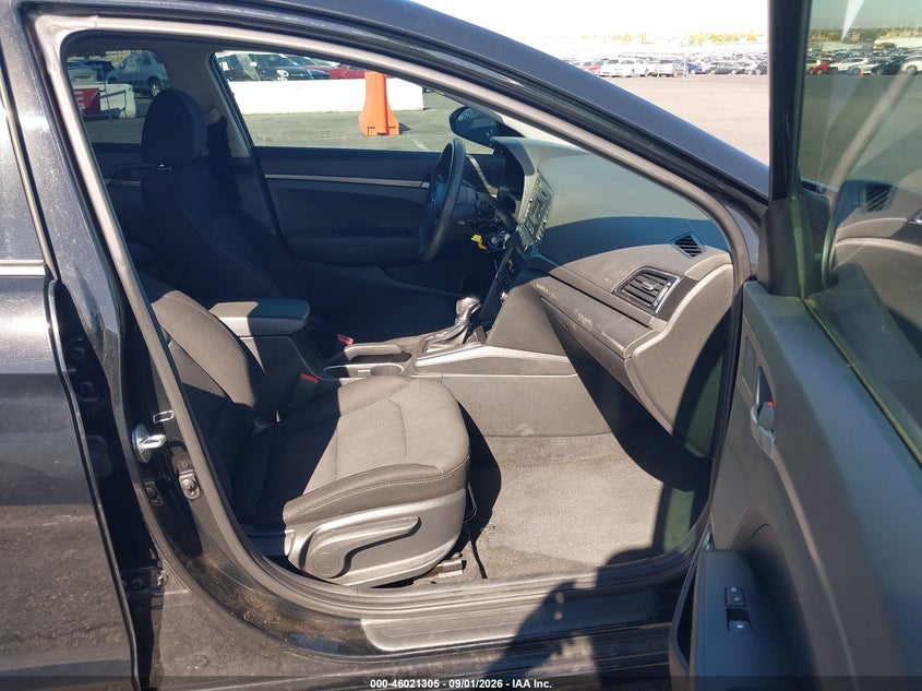 2018 HYUNDAI ELANTRA auction photo 5