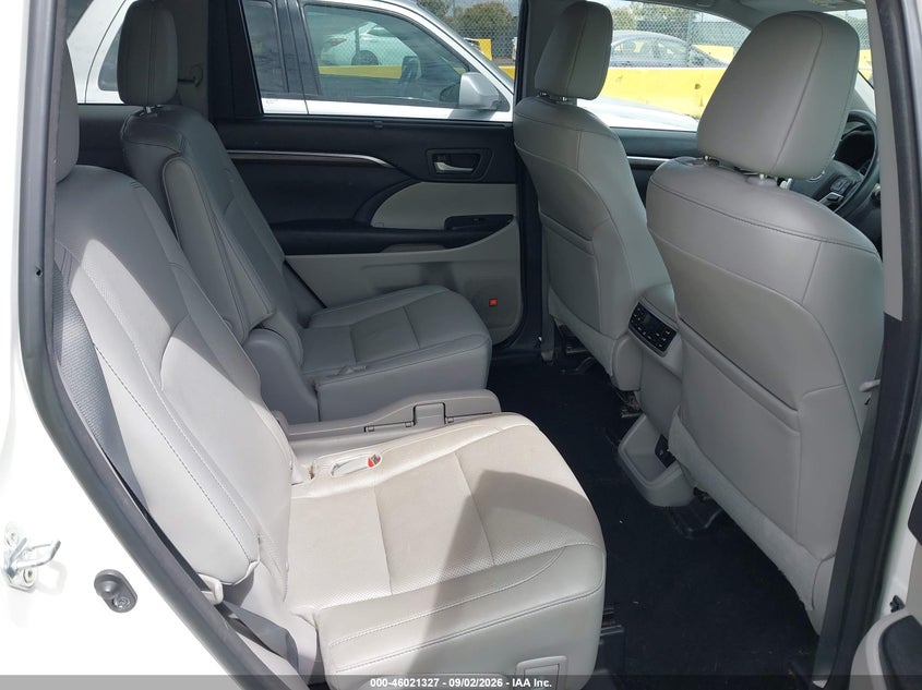 2015 TOYOTA HIGHLANDER auction photo 8