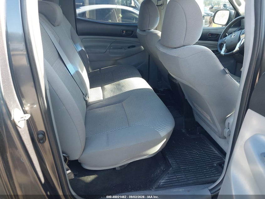 2015 TOYOTA TACOMA auction photo 8