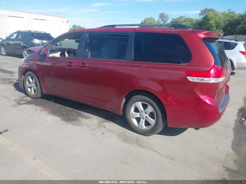2011 TOYOTA SIENNA auction photo 3