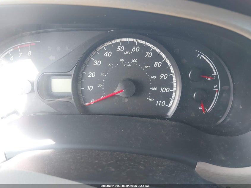 2011 TOYOTA SIENNA auction photo 7