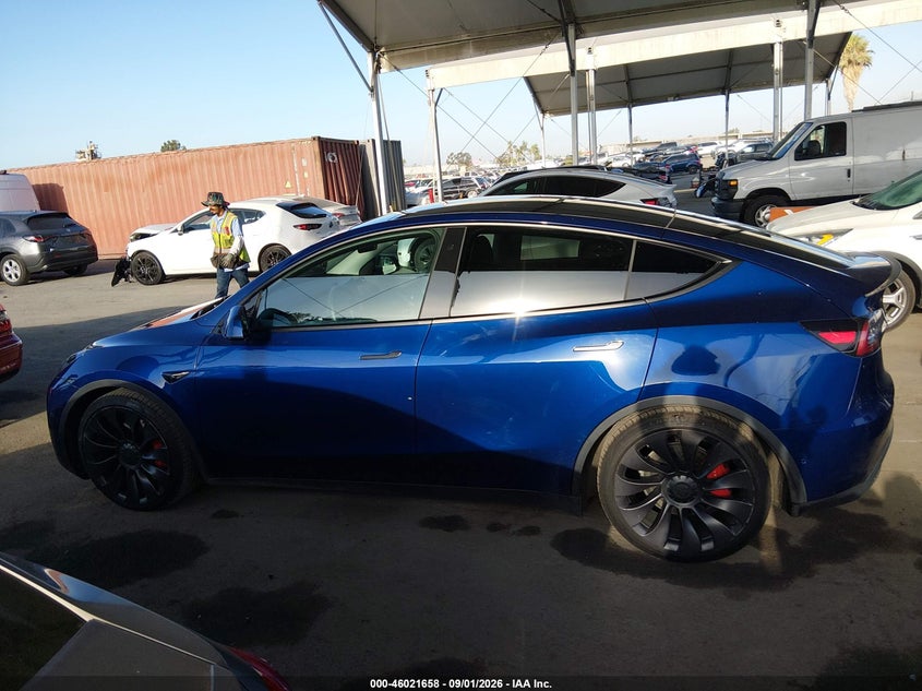 TESLA MODEL Y 2021 VIN 5YJYGDEF4MF197491