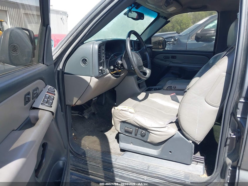2002 CHEVROLET TAHOE auction photo 5
