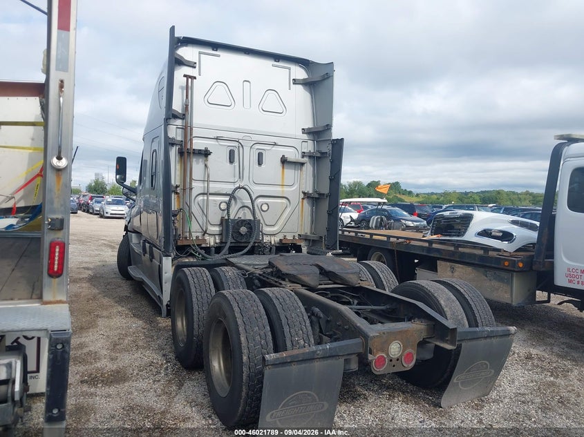 2019 FREIGHTLINER NEW CASCADIA 126 auction photo 3