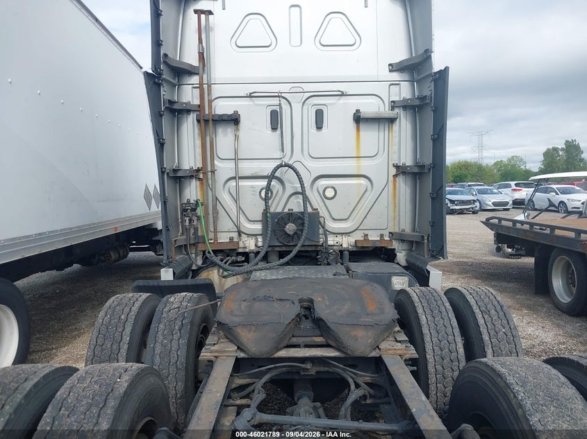 2019 FREIGHTLINER NEW CASCADIA 126 auction photo 6