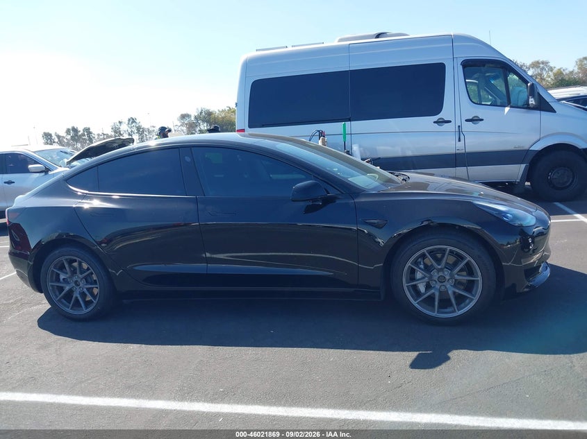 TESLA MODEL 3 - zdjęcie 12