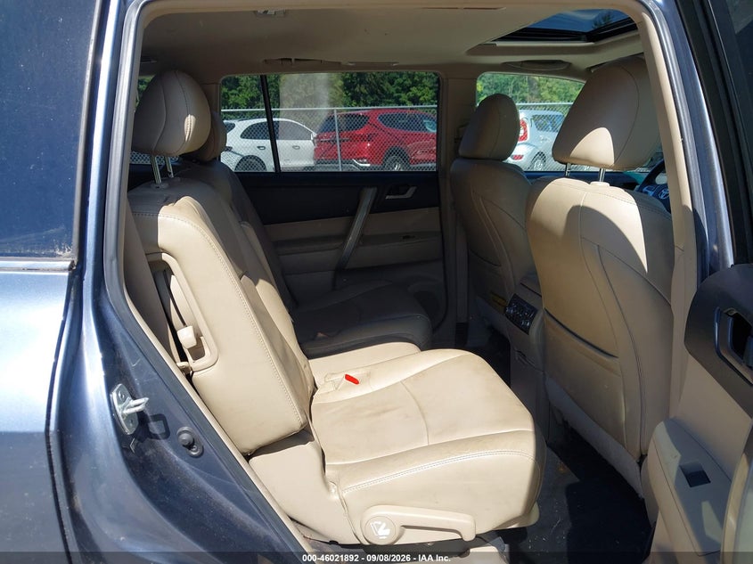2011 TOYOTA HIGHLANDER auction photo 8