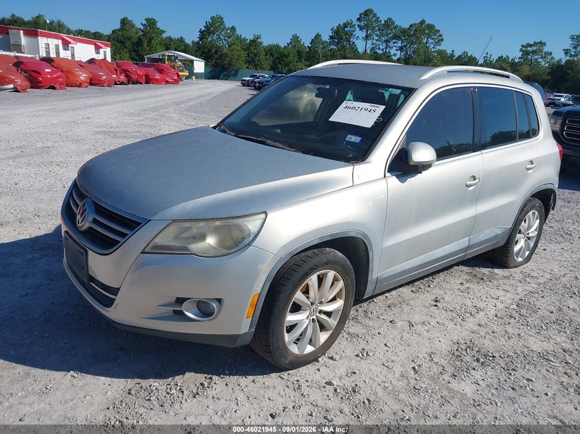 2011 VOLKSWAGEN TIGUAN auction photo 2