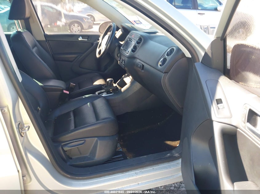 2011 VOLKSWAGEN TIGUAN auction photo 5