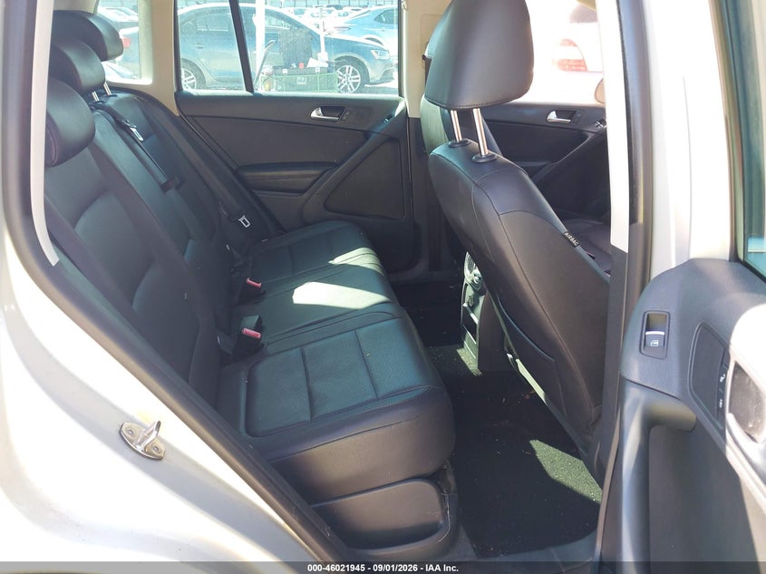 2011 VOLKSWAGEN TIGUAN auction photo 8