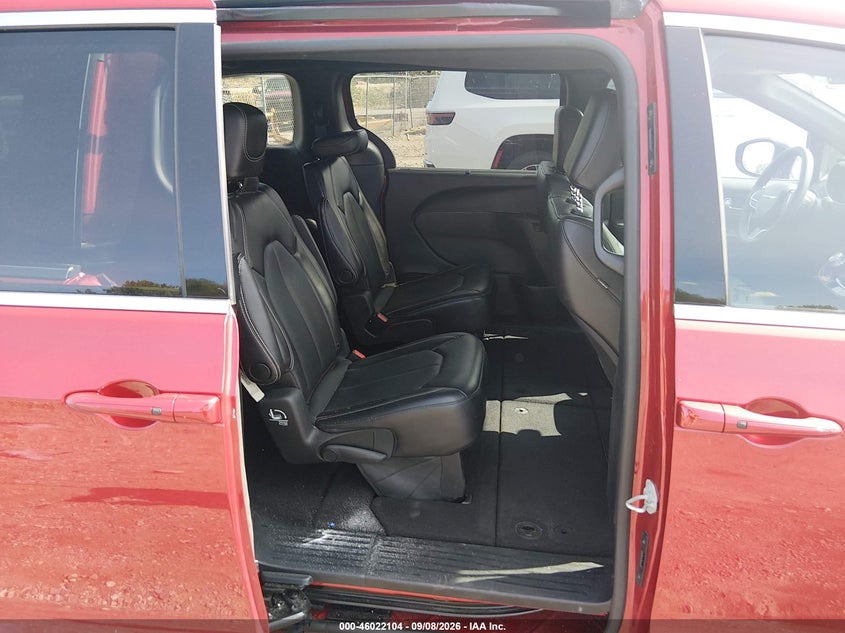 2025 CHRYSLER PACIFICA auction photo 8