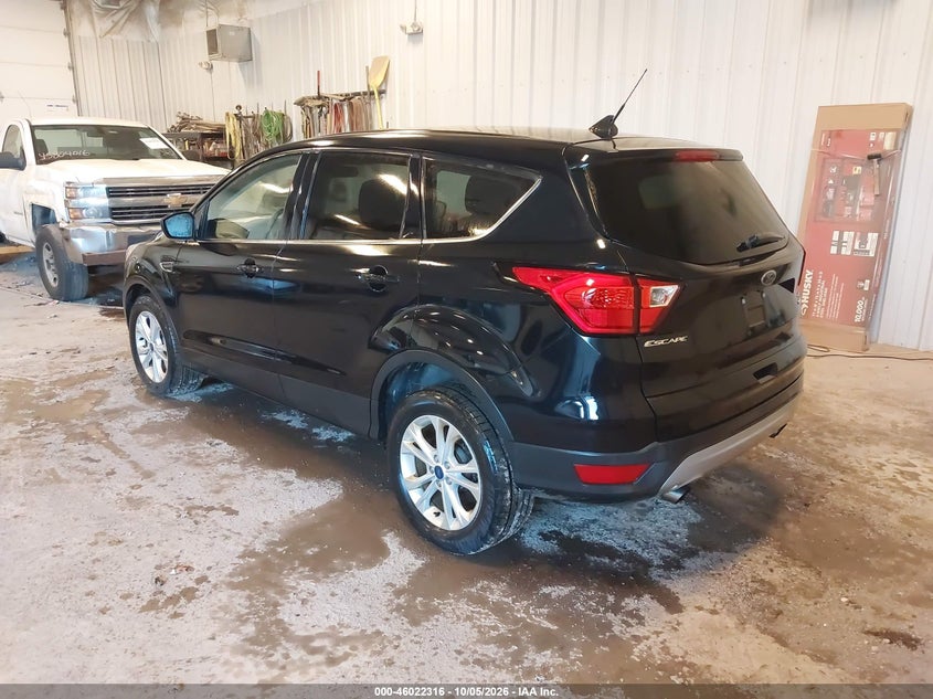 Vin: 1fmcu9gd2kua80875, lot: 46521707, ford escape se 20193
