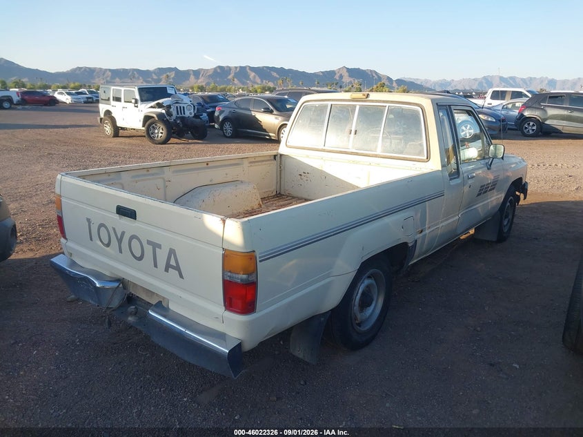 1985 TOYOTA PICKUP auction photo 4