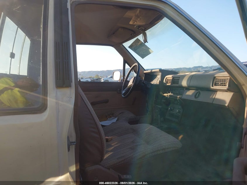 1985 TOYOTA PICKUP auction photo 5