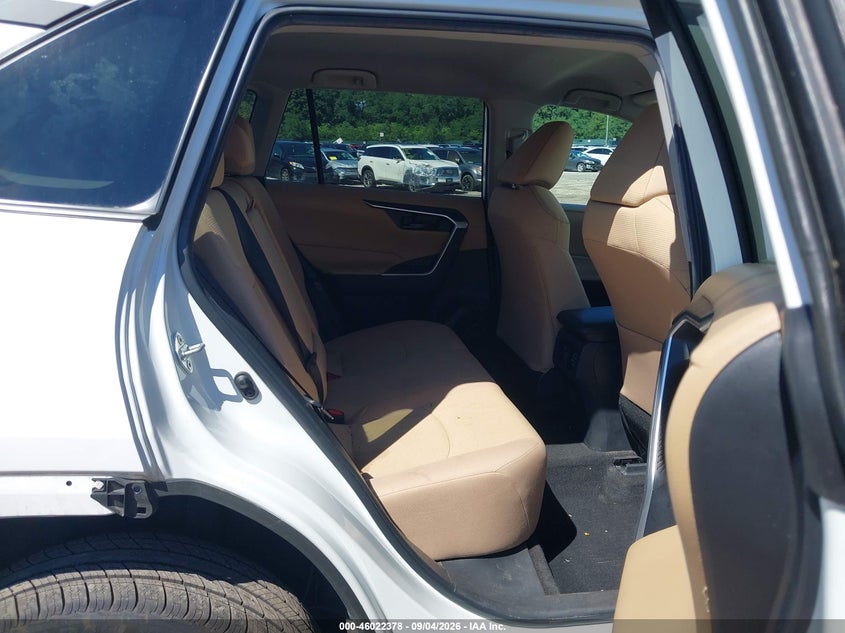 TOYOTA RAV4 - zdjęcie 8