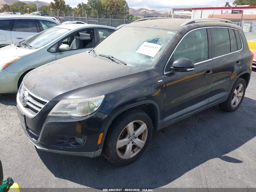 2010 VOLKSWAGEN TIGUAN auction photo 2