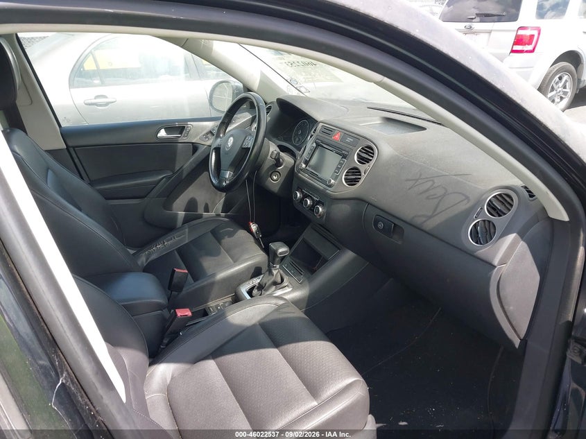 2010 VOLKSWAGEN TIGUAN auction photo 5
