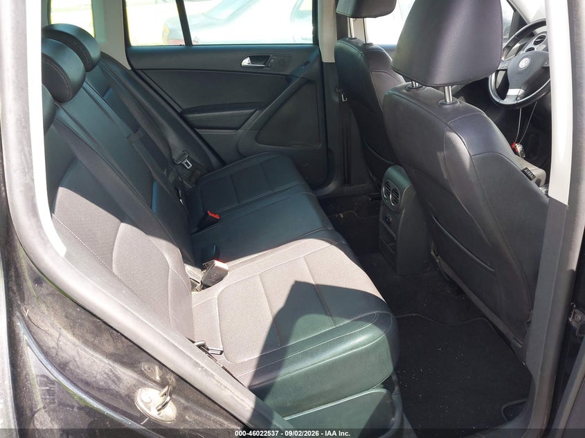 2010 VOLKSWAGEN TIGUAN auction photo 8