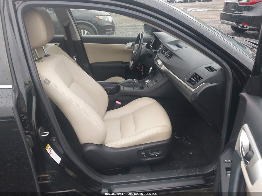 2013 LEXUS CT 200H auction photo 5