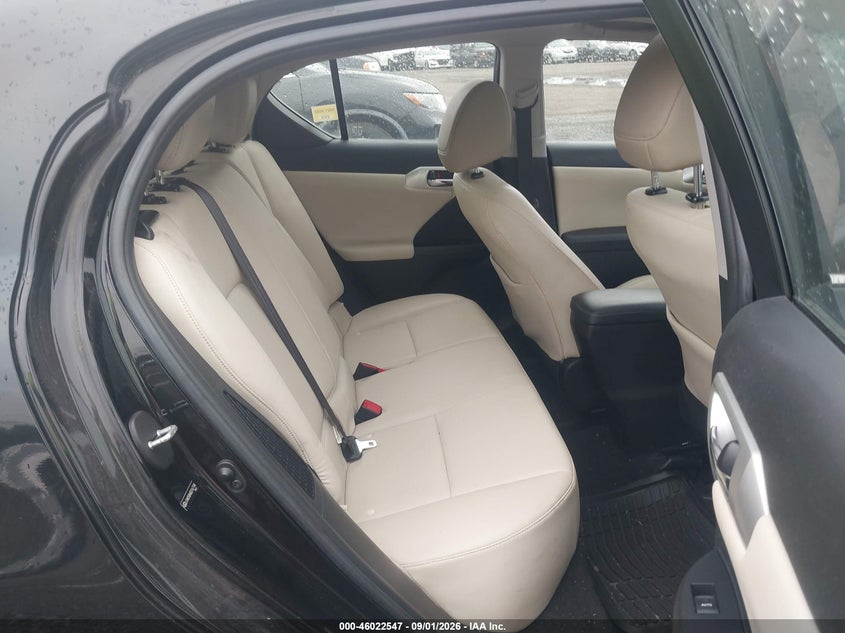 2013 LEXUS CT 200H auction photo 8