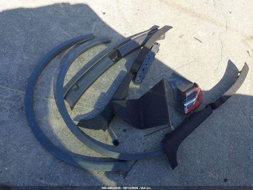 TESLA MODEL Y 2022 VIN 7SAYGDEE8NF310032