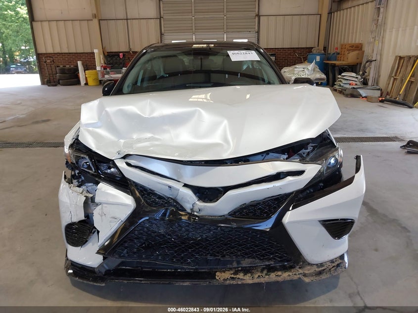 TOYOTA CAMRY - zdjęcie 13