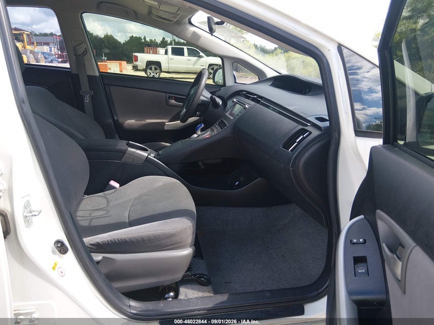 2012 TOYOTA PRIUS auction photo 5