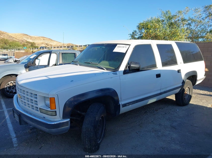 1993 CHEVROLET SUBURBAN auction photo 2