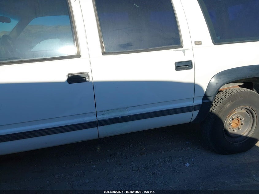 1993 CHEVROLET SUBURBAN auction photo 6