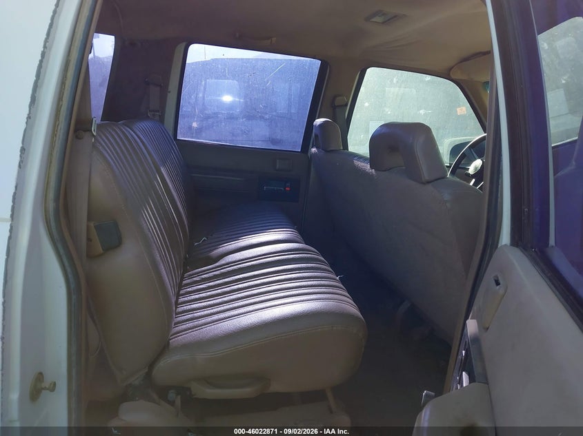 1993 CHEVROLET SUBURBAN auction photo 8