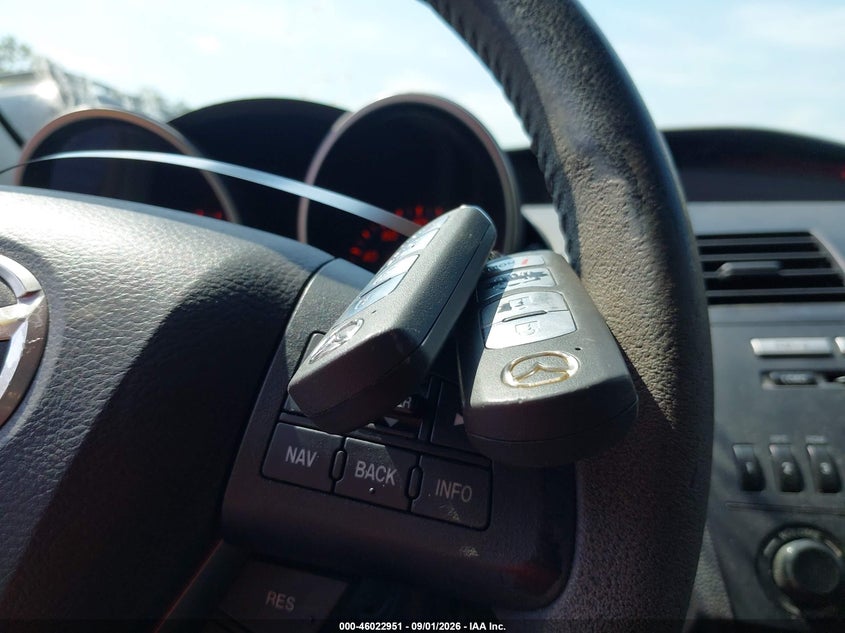 MAZDA MAZDA3 2011 VIN JM1BL1W5XB1380700