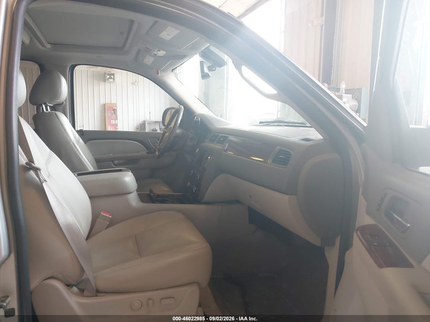2010 CHEVROLET SUBURBAN 1500 auction photo 5