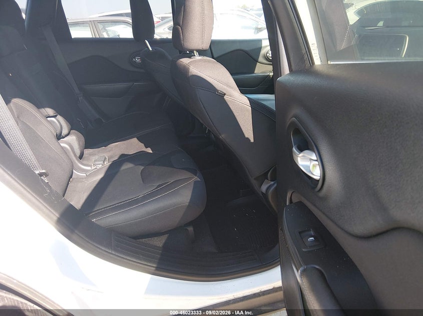 2015 JEEP CHEROKEE auction photo 8