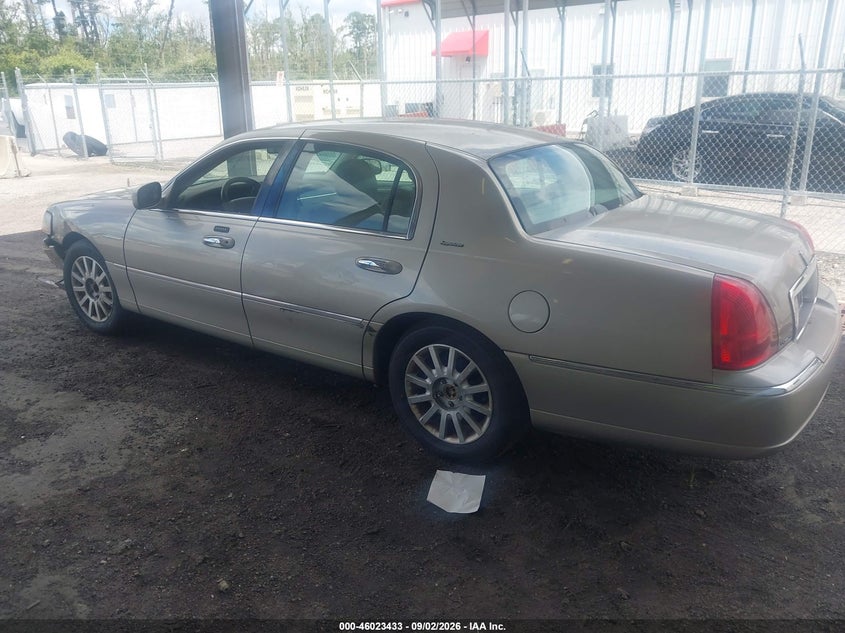 LINCOLN TOWN CAR 2006 VIN 1LNHM81V56Y623930
