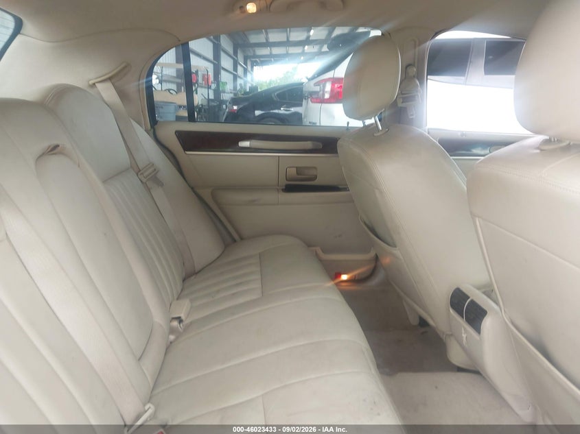 LINCOLN TOWN CAR 2006 VIN 1LNHM81V56Y623930