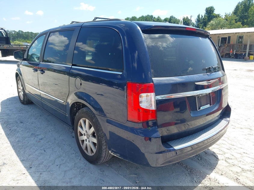2015 CHRYSLER TOWN & COUNTRY auction photo 3