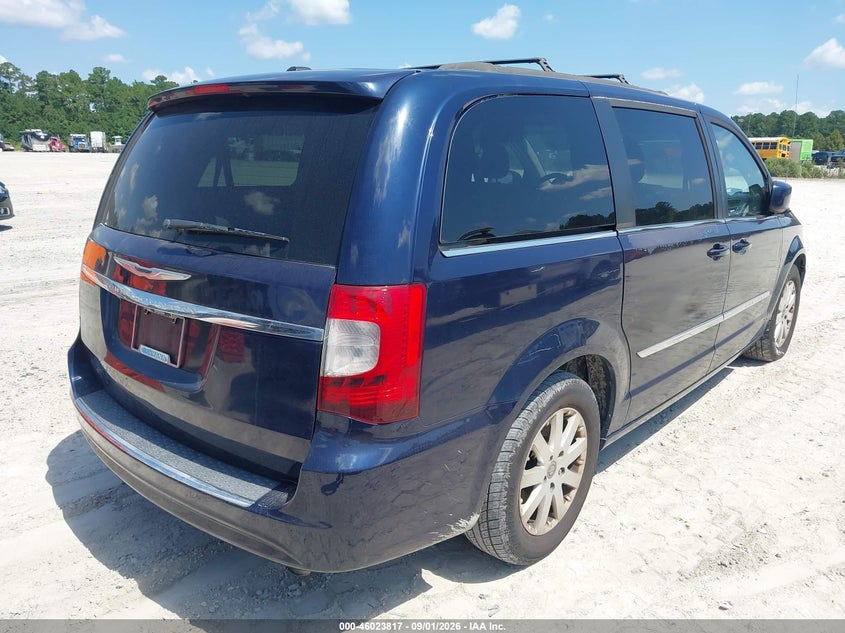 2015 CHRYSLER TOWN & COUNTRY auction photo 4