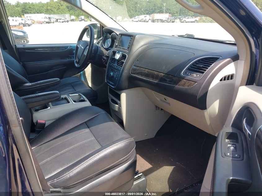 2015 CHRYSLER TOWN & COUNTRY auction photo 5