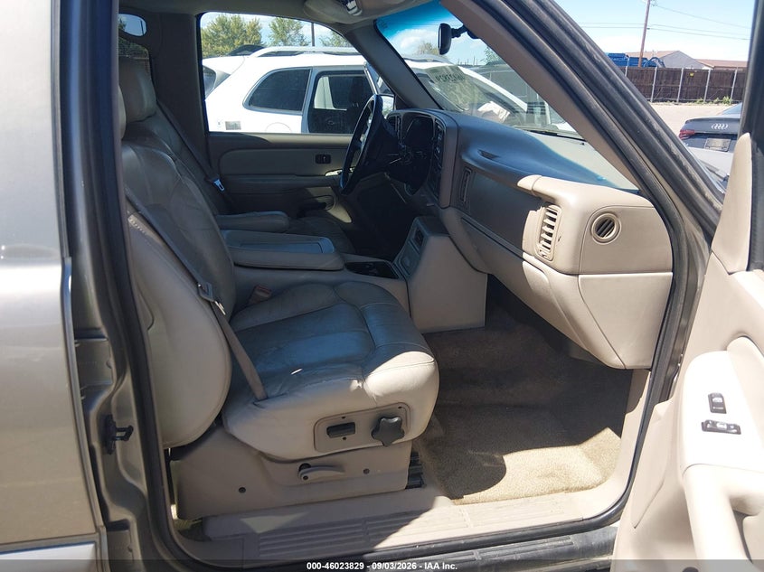 2001 CHEVROLET SUBURBAN 1500 auction photo 5
