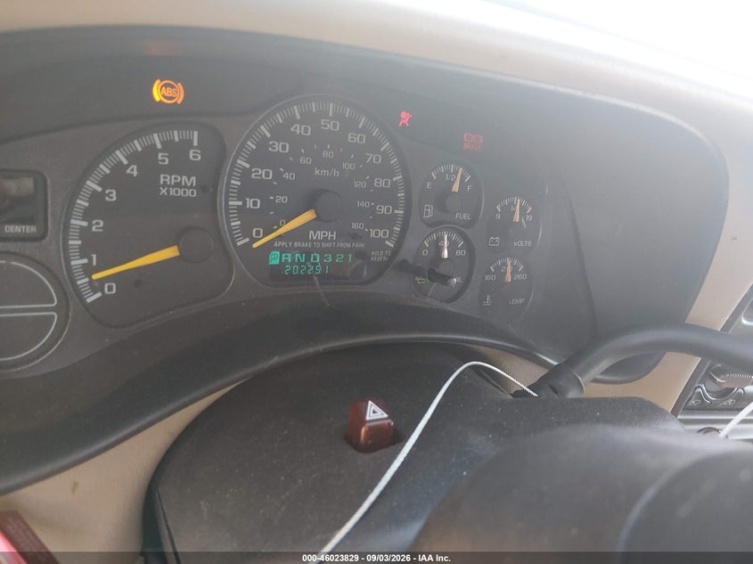 2001 CHEVROLET SUBURBAN 1500 auction photo 7
